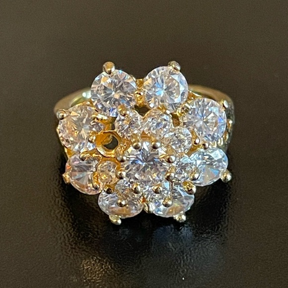 Austrian crystal 18k gold plated flower ring - Picture 3 of 9